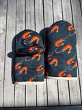 Oven Mitt Small - Prawns on navy!