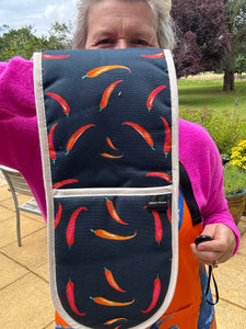 Super duper chilli oven glove